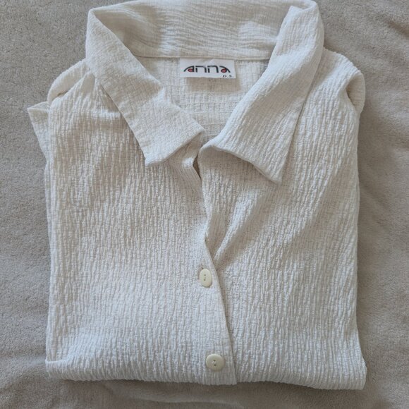 VINTAGE - white creme button up - Picture 7 of 8